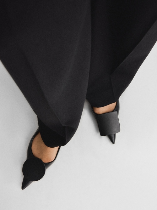 The flat Duelo slingbacks
