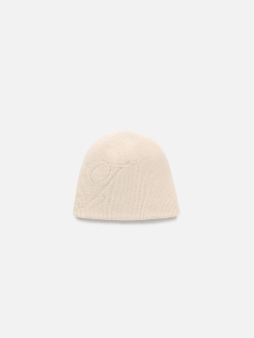 The J beanie