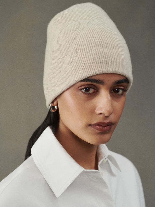 The J beanie
