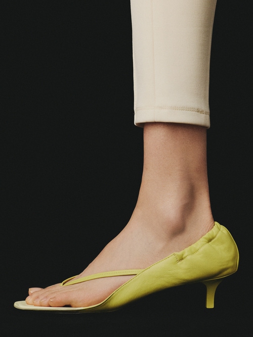 The low sandals