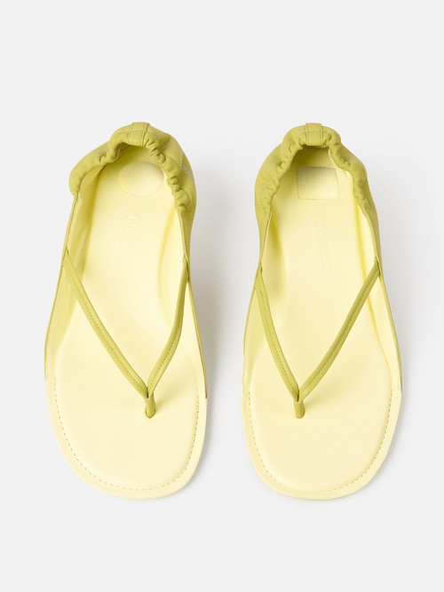 The low sandals