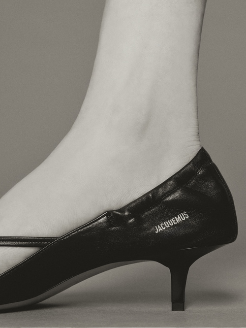 The low sandals