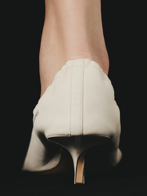 The low sandals
