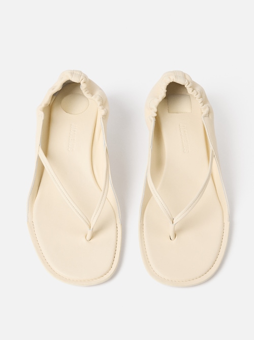 The low sandals