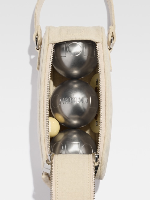 The pétanque set