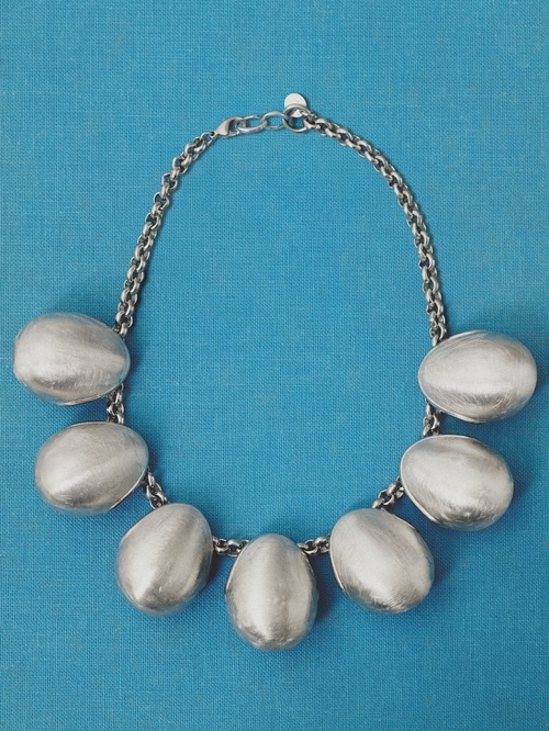 The Raisin necklace