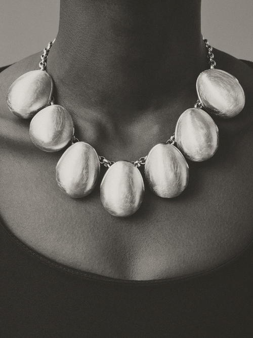 The Raisin necklace