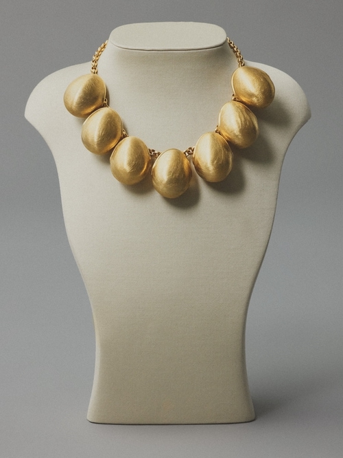 The Raisin necklace