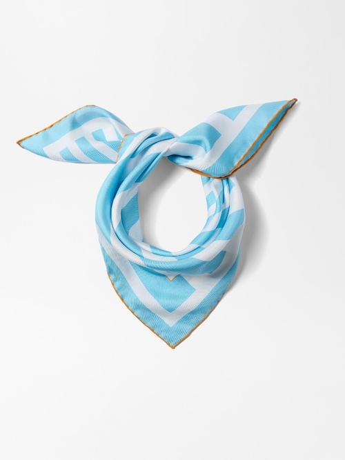 The striped scarf