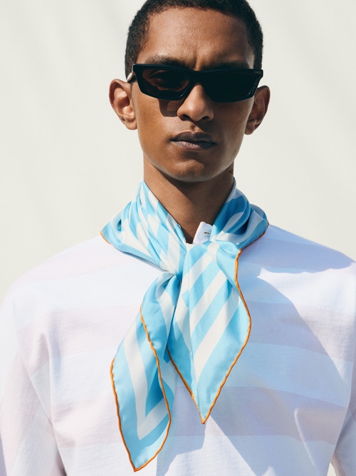 The striped scarf